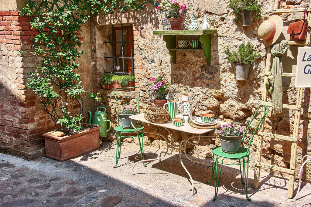 A silent corner of a local shop in romantic settings, Monteriggioni, Tuscany summer itinerary