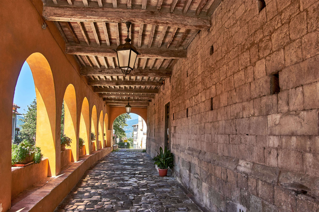 Arched walkway in Serravalle, Tuscany summer itinerary