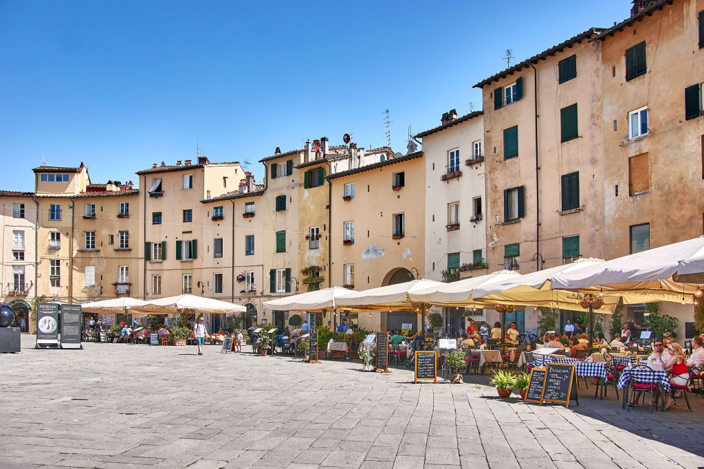 Piazza dell'Anfiteatro, Lucca, Tuscany summer itinerary