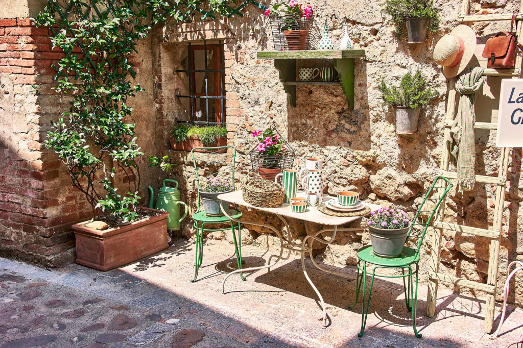 A silent corner of a local shop in romantic settings, Monteriggioni, Tuscany
