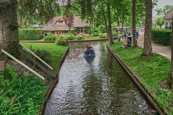 Cruising along the canals in Giethoorn Village; Things to do in Giethoorn