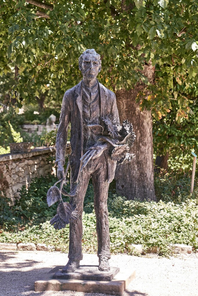 black statue of Van Gogh;Van Gogh Trail in Saint-Rémy-de-Provence