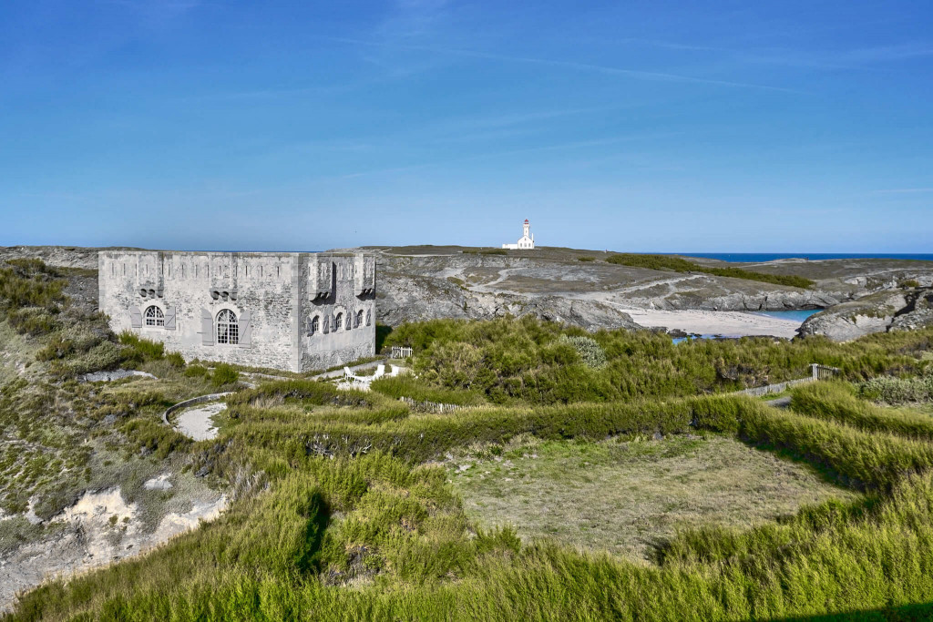 Pointe des Poulans, a hiking trail from Fort Sarah Bernhardt to the Poulains Lighthouse.