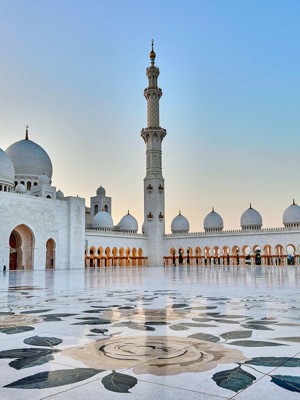 Sheikh Zayed Grand Mosque main courtyard, Abu Dhabi